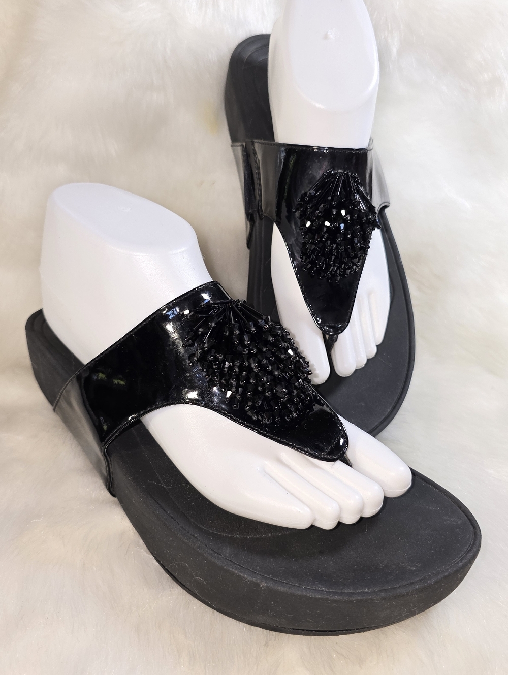 Bear Traps Womens Chunky Foam Black Beaded Toe-Post Sandals